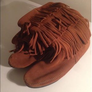 Minnetonka fringe boots